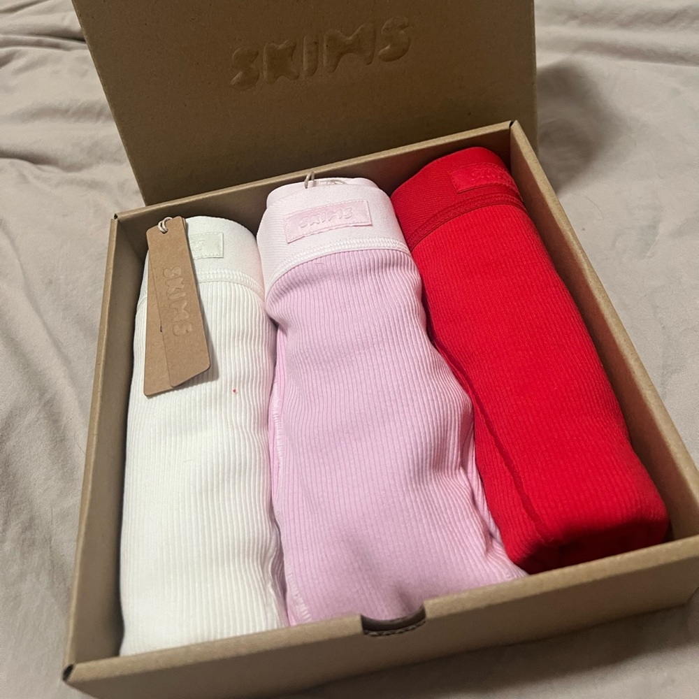 SKIMS cotton ribbed boxers 3-pack! NWT Size M